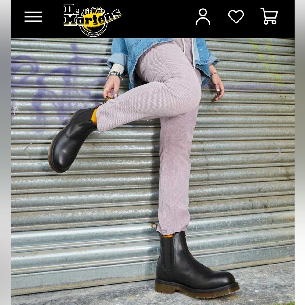Dr. Martens Black 2976 Chelsea Boots. New in box. Unisex.